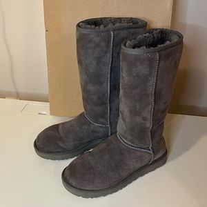 Ugg classic tall II size 8